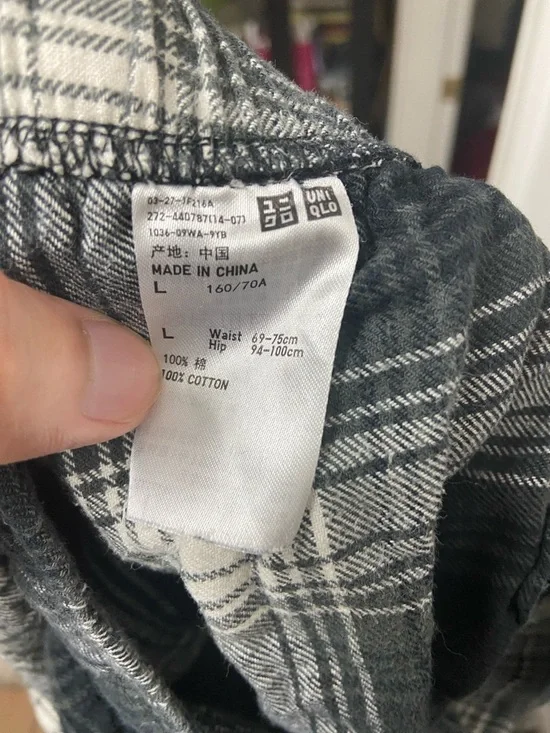 Uniqlo Black & White Plaid Lounge Sweatpants - Picture 3 of 3